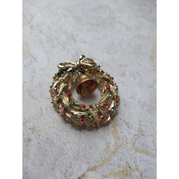 Vintage Wreath Bell Pin Brooch Christmas Gold Tone Estate Jewelry - Picture 2 of 8